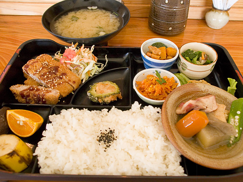 lunch_tonkatsu_iro.jpg